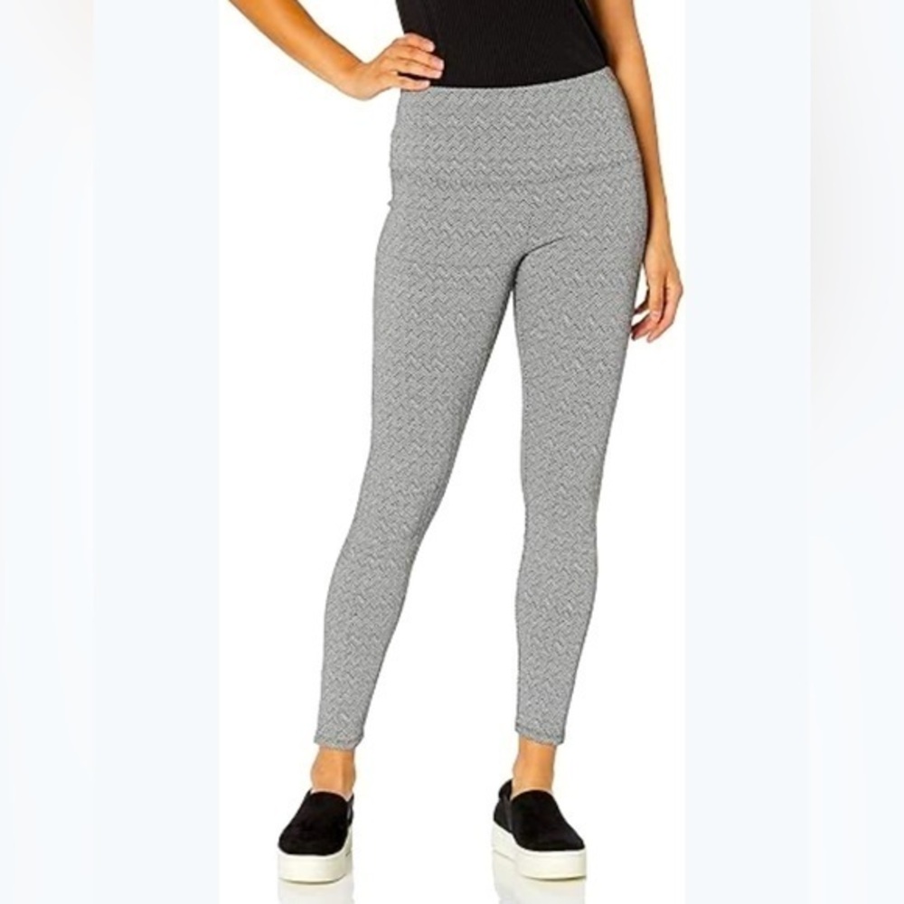 Lyssé Women's Signature Herringbone Tweed Pull On Figure Flattering Legging S